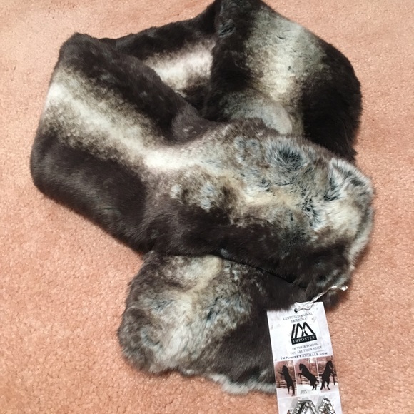 Animal friendly faux fur color\scarf - Picture 2 of 16
